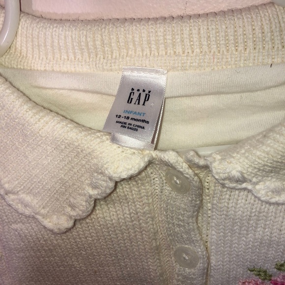 2/$20 Gap Floral embroidered knit scalloped cape - Picture 4 of 5